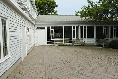 Coutyard ouside Writers' World meeting location.